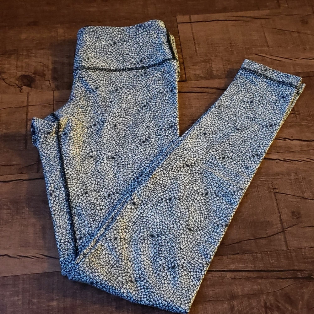 SOLD Lululemon leggings size 4